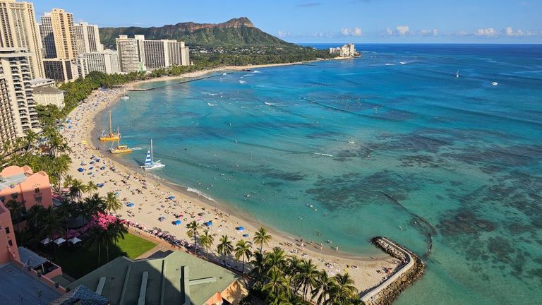 How to Tour Waikiki, Hawaii: A Guide to the Best Activities • Edel Alon